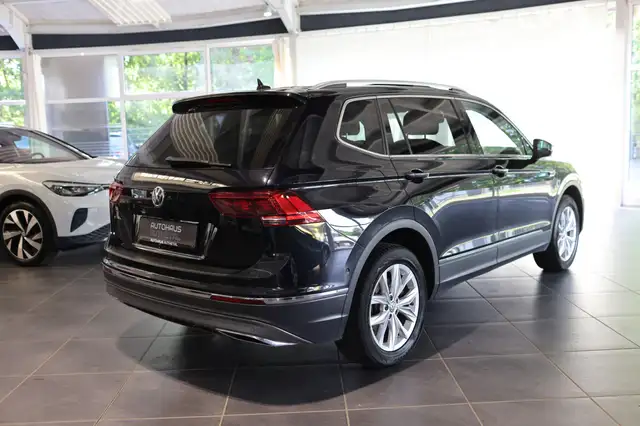 Volkswagen Tiguan Allspace view 6