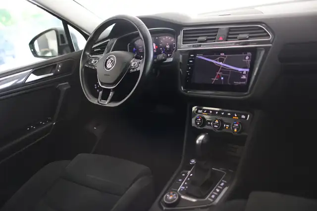 Volkswagen Tiguan Allspace view 8