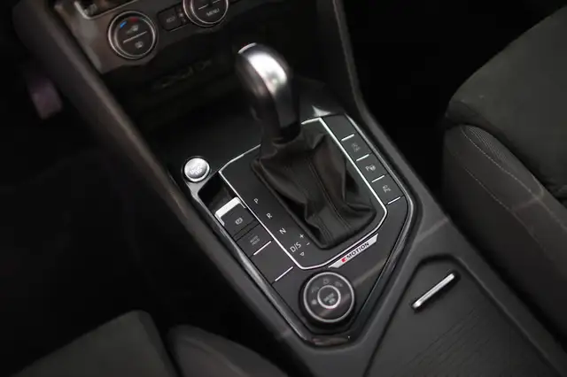 Volkswagen Tiguan Allspace view 14
