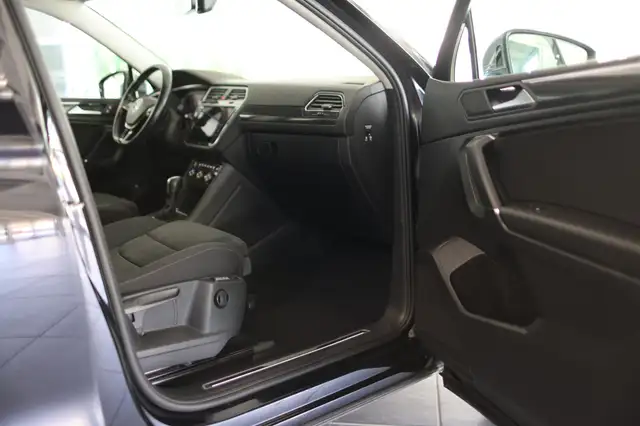 Volkswagen Tiguan Allspace view 11