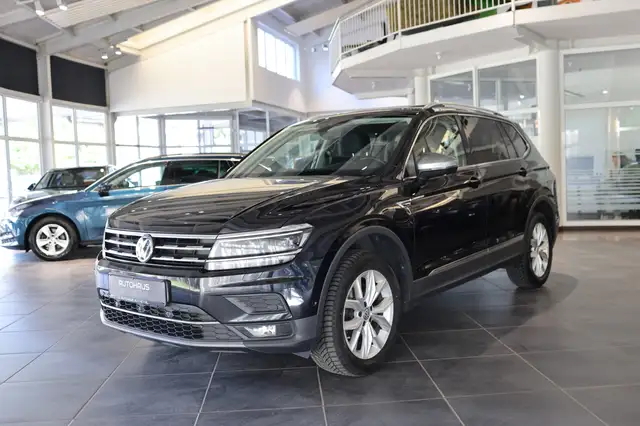 Volkswagen Tiguan Allspace view 3