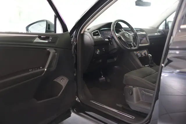 Volkswagen Tiguan Allspace view 9