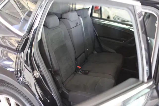Volkswagen Tiguan Allspace view 13