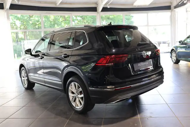 Volkswagen Tiguan Allspace view 4