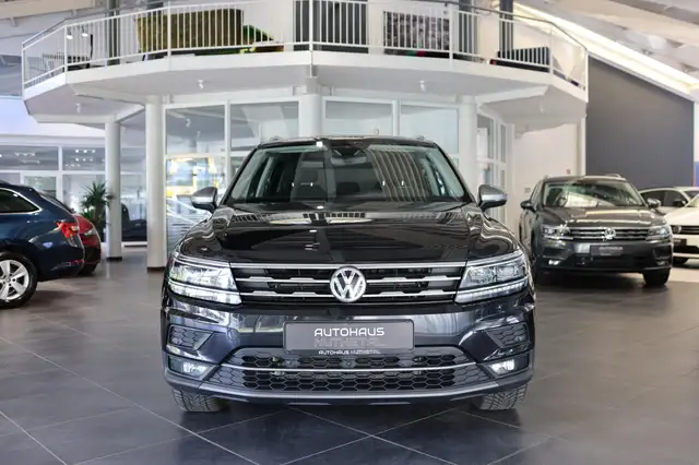 Volkswagen Tiguan Allspace view 2