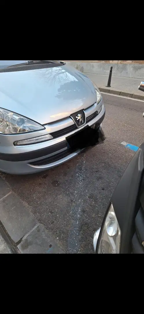 Peugeot 807 2.2HDI ST - 2