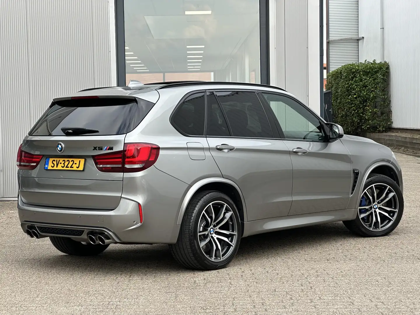 BMW X5 M 575pk | Pano-Dak/Head-Up/H&K/Softclose/Parkeercame Grijs - 2