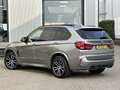 BMW X5 M 575pk | Pano-Dak/Head-Up/H&K/Softclose/Parkeercame Grijs - thumbnail 47
