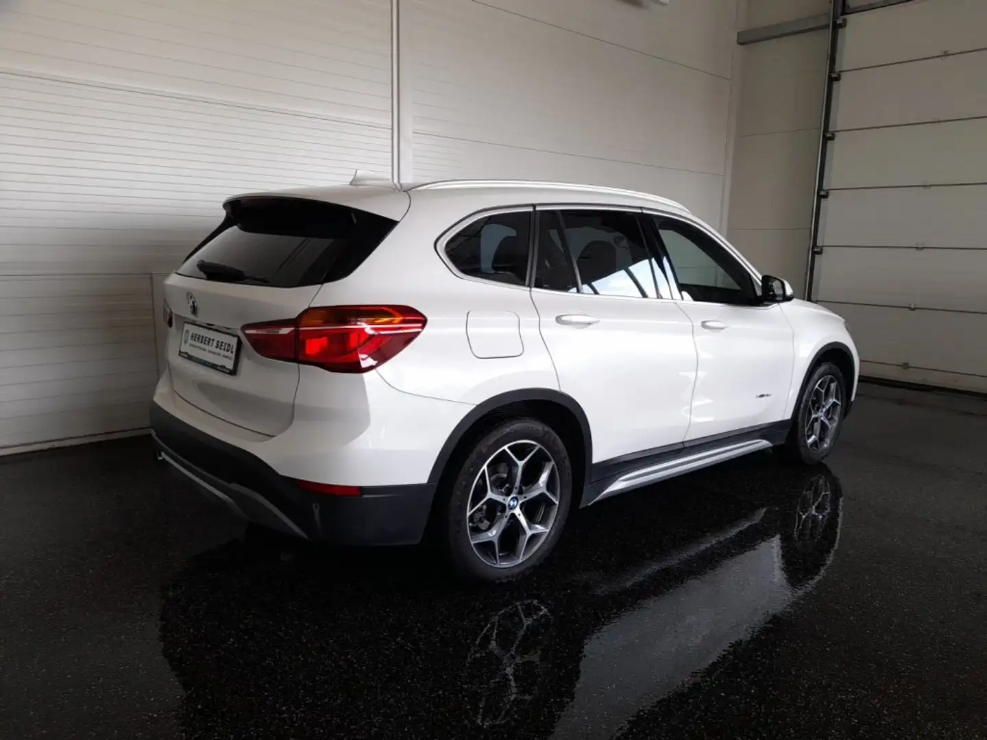 BMW X1 X-LINE 4x4 18d *LED / NAVI / AHV & KAMERA / TEMPOMAT / KLIMAAUTOMATIK / PDC VO & HI / SHZG* Weiß - 2