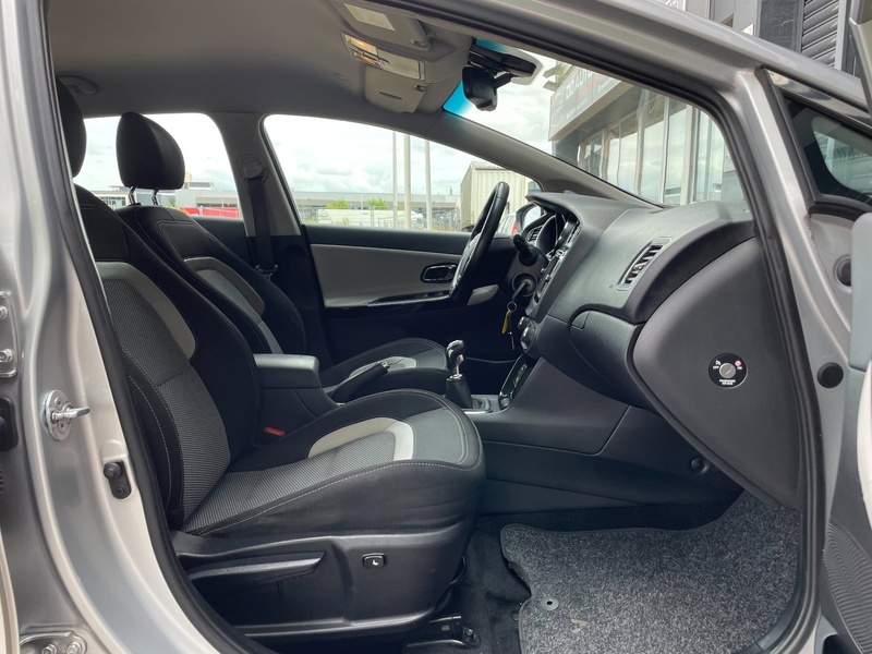 Kia Ceed / cee'd 1.6 GDI Business Pack Led | Climate Control | Crui — photo 17