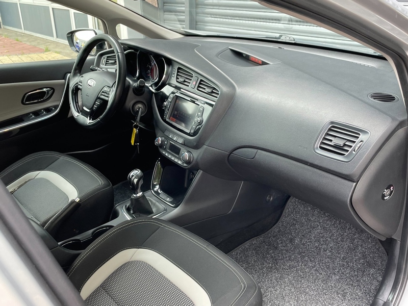 Kia Ceed / cee'd 1.6 GDI Business Pack Led | Climate Control | Crui — photo 18