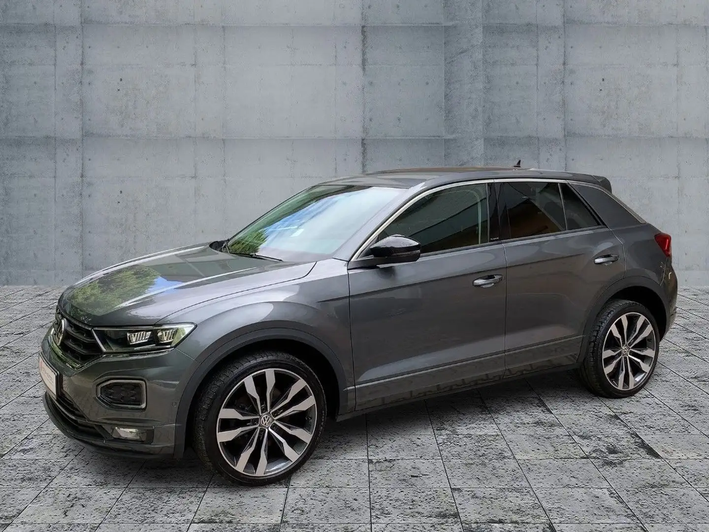 Volkswagen T-Roc 1.5 TSI DSG R-LINE LED+NAV+APP+ACC+SHZ+RFK Grau - 2