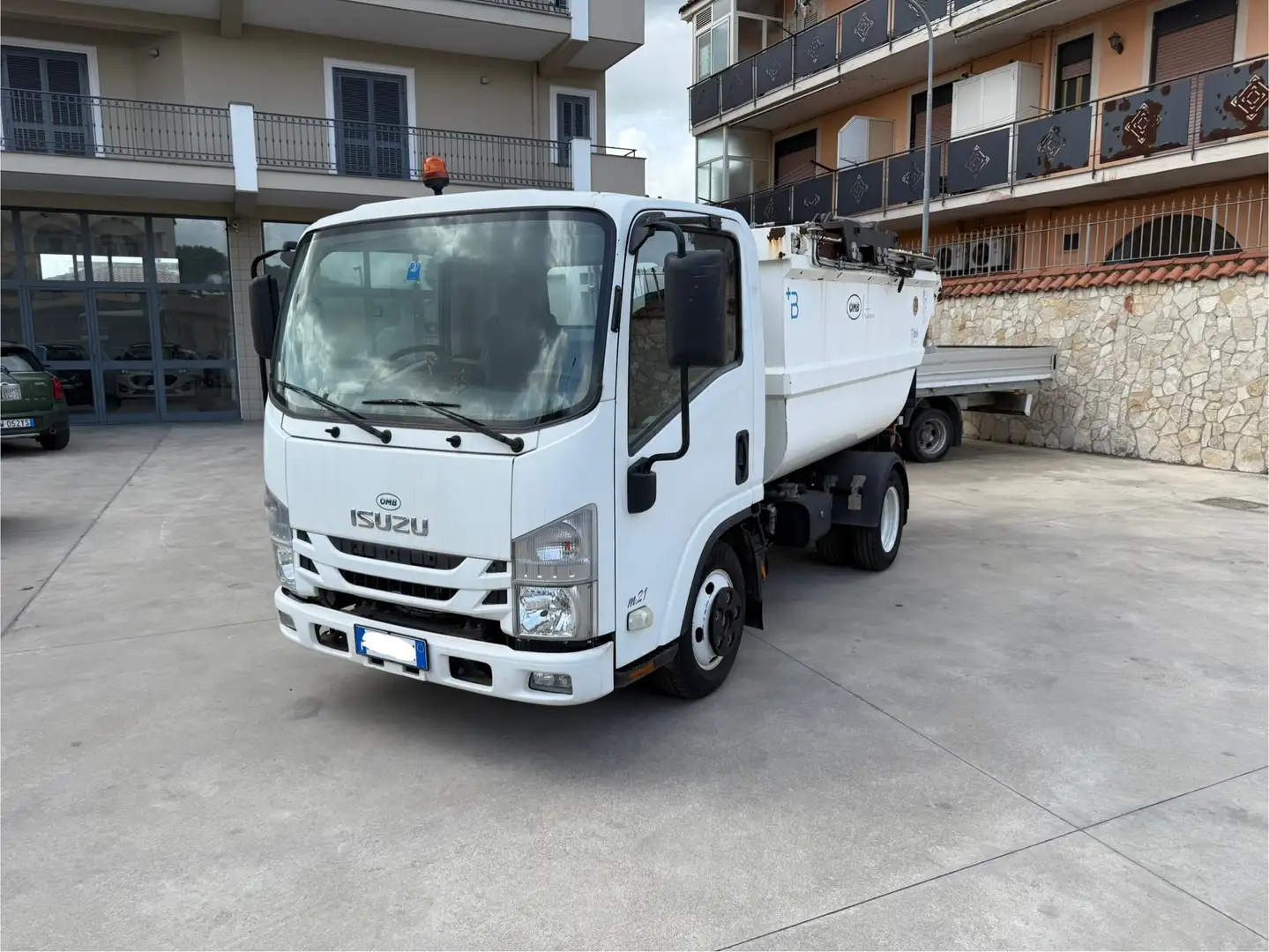 Isuzu NKR M21 - Vasca Rifiuti con compattarore OMB Weiß - 1