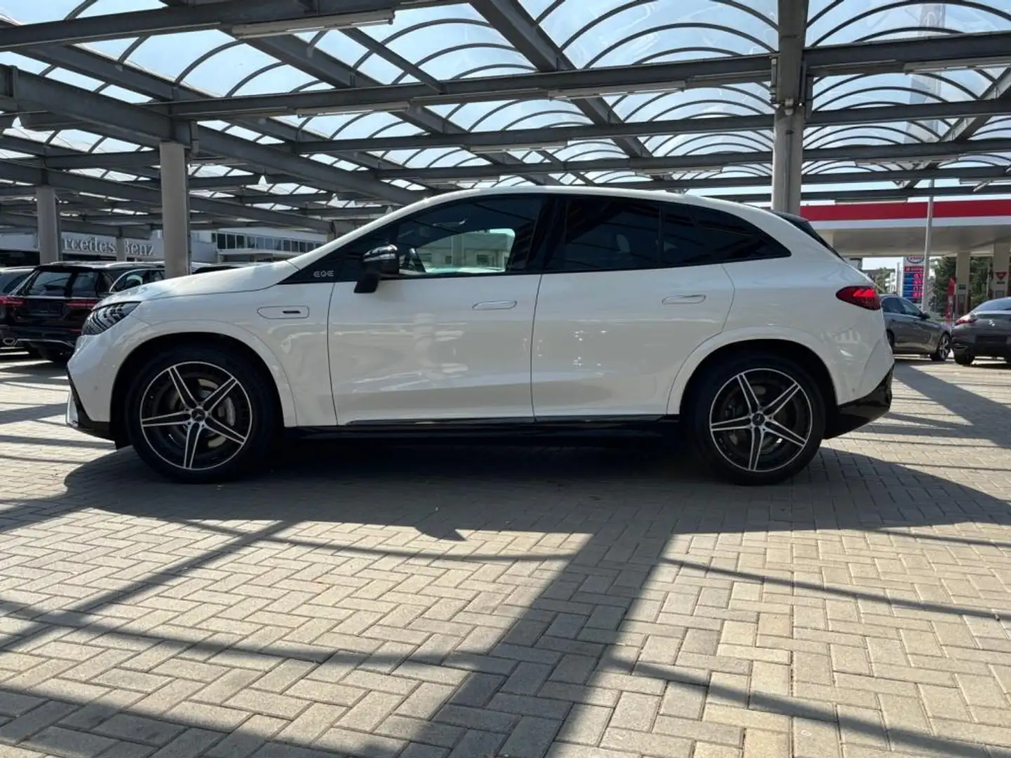Mercedes-Benz EQE SUV EQE 43 AMG 4M SUV HYPER+HAL+HUD+AHK+BURM.+PANO+ Weiß - 2