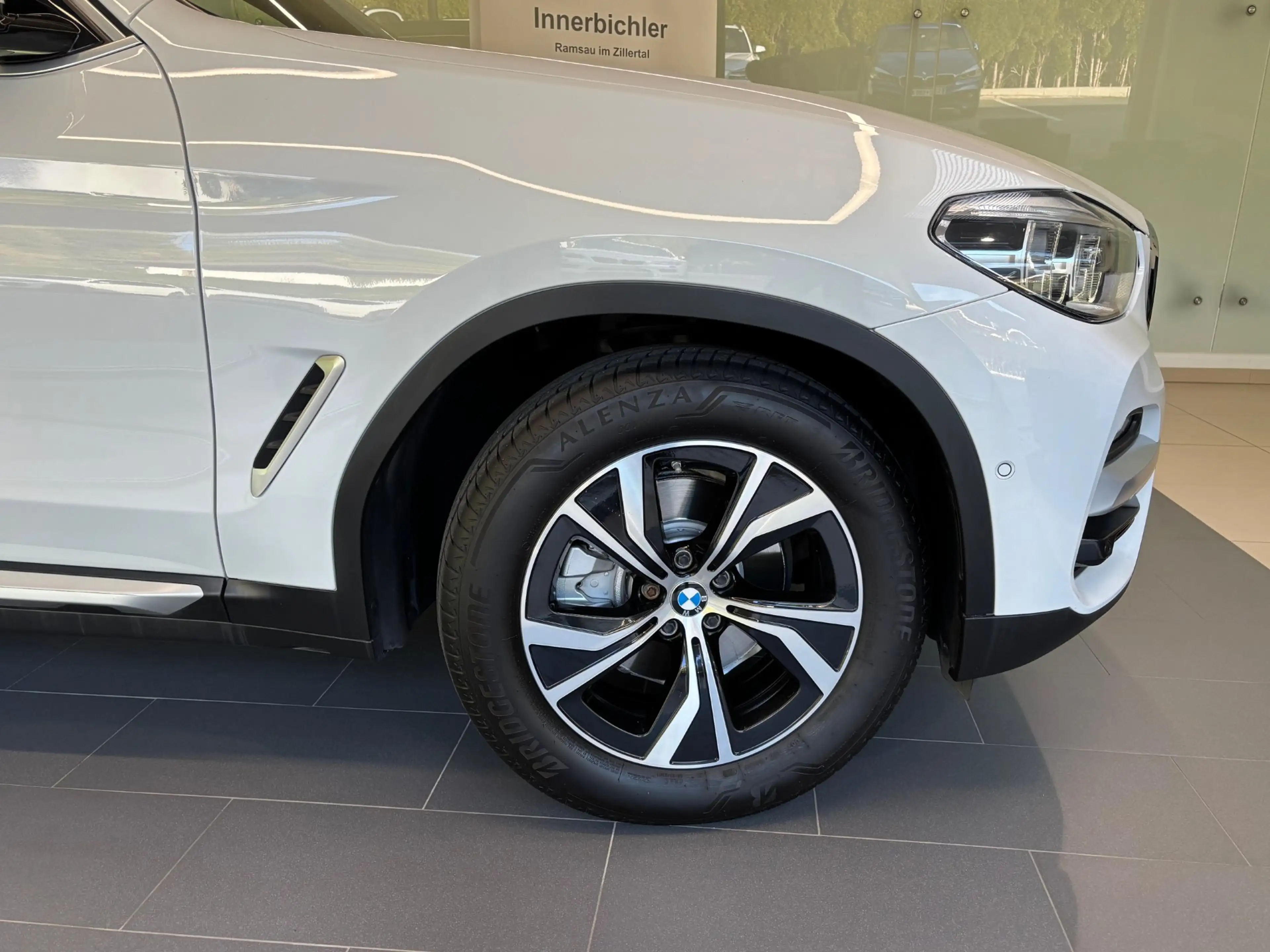 BMW X3 xDrive20d — photo 2
