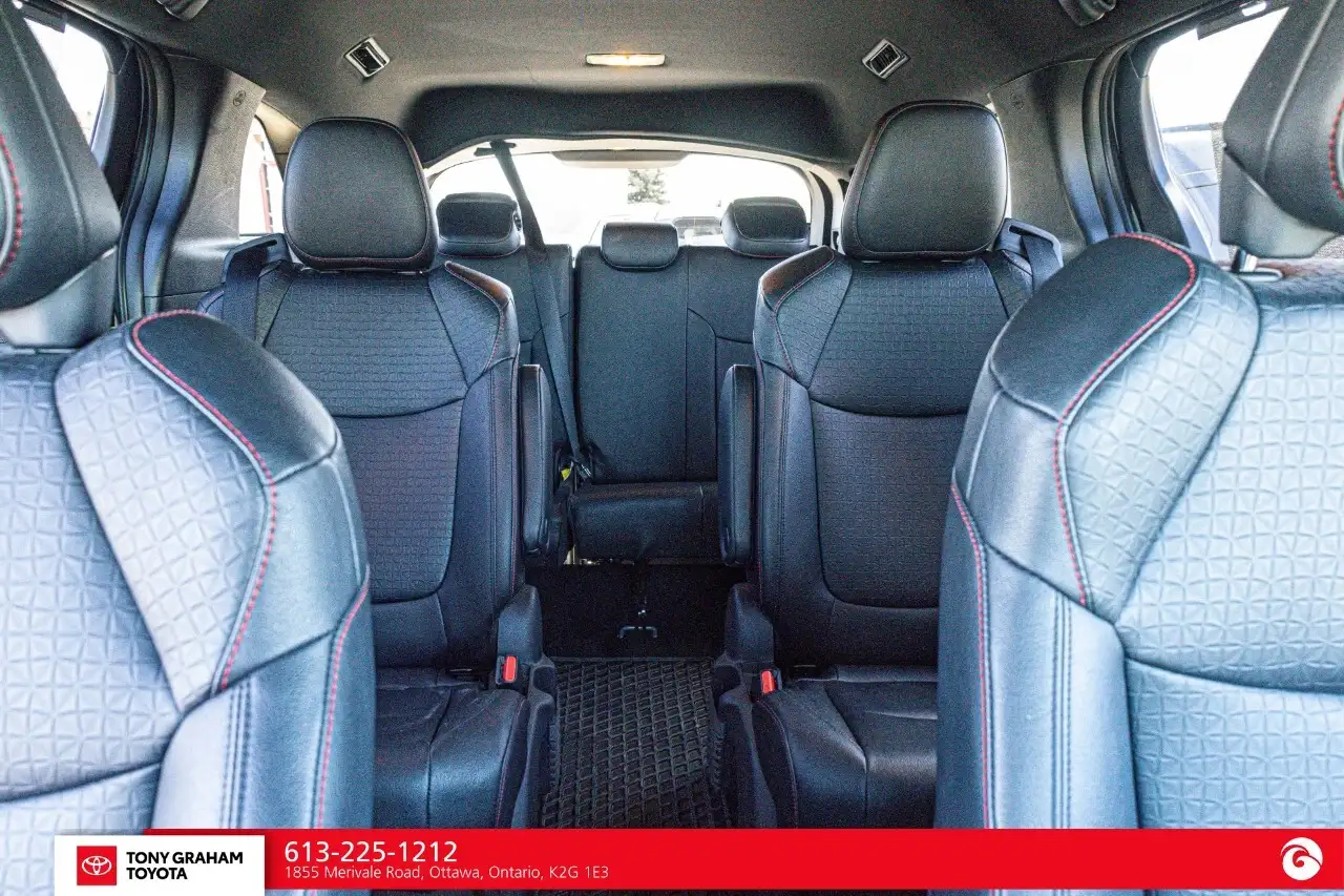 Toyota Sienna снимка Toyota Sienna