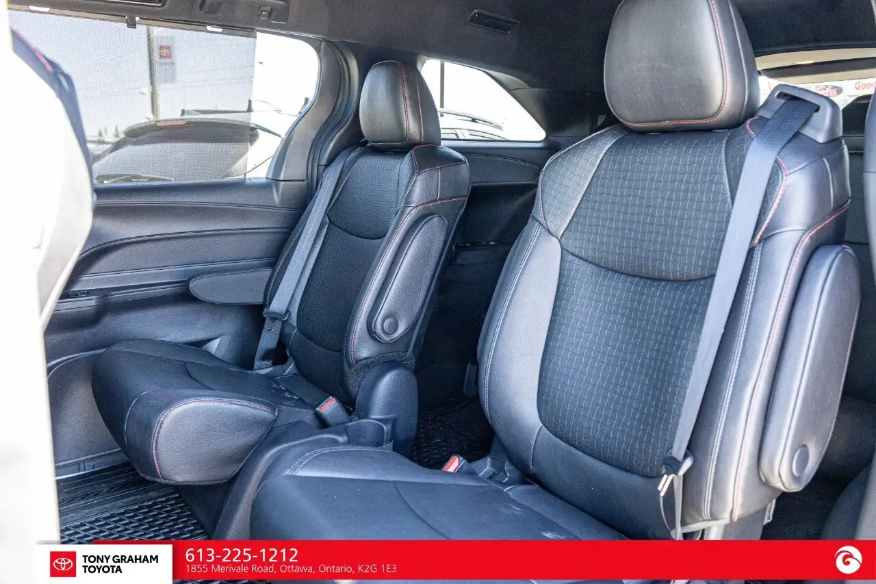 Toyota Sienna снимка Toyota Sienna