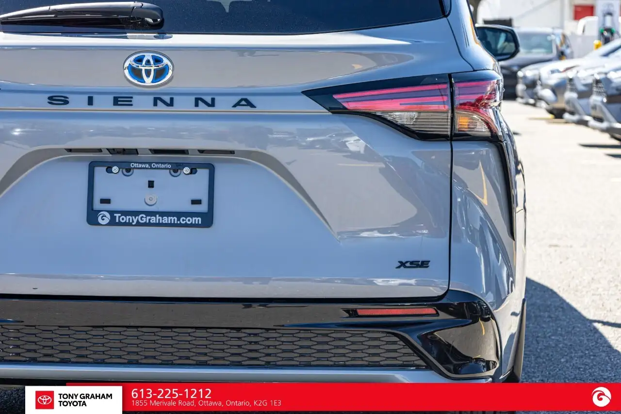Toyota Sienna снимка Toyota Sienna