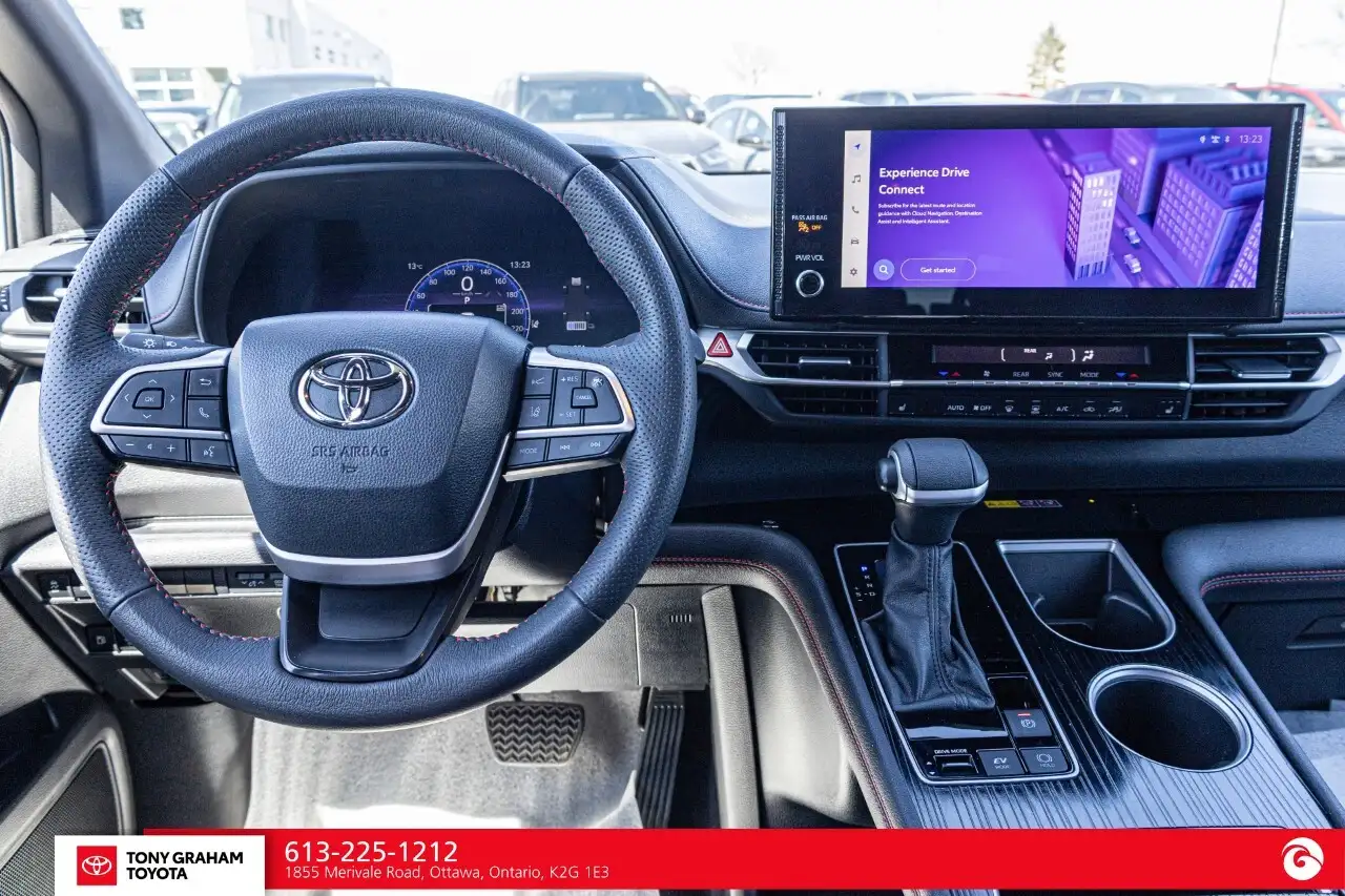 Toyota Sienna снимка Toyota Sienna