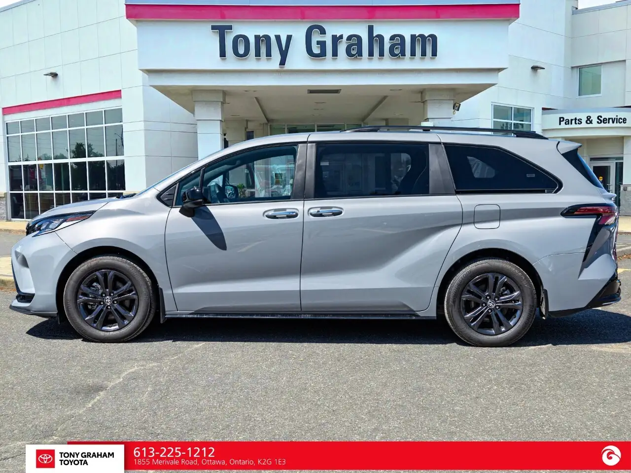 Toyota Sienna снимка Toyota Sienna