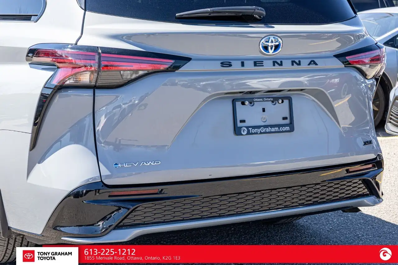 Toyota Sienna снимка Toyota Sienna