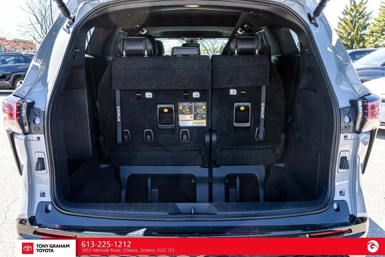 Toyota Sienna снимка Toyota Sienna