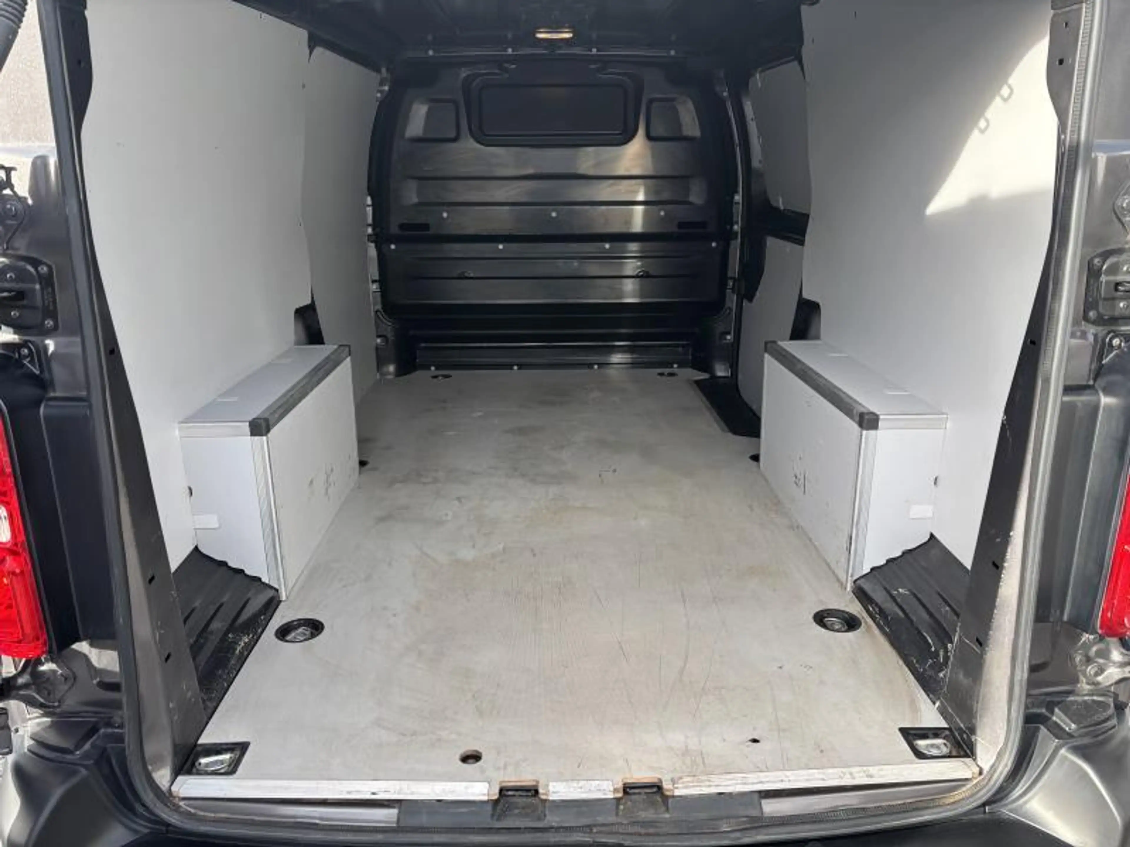 Peugeot Expert LONG 2.0 BLUEHDI 145 — photo 15
