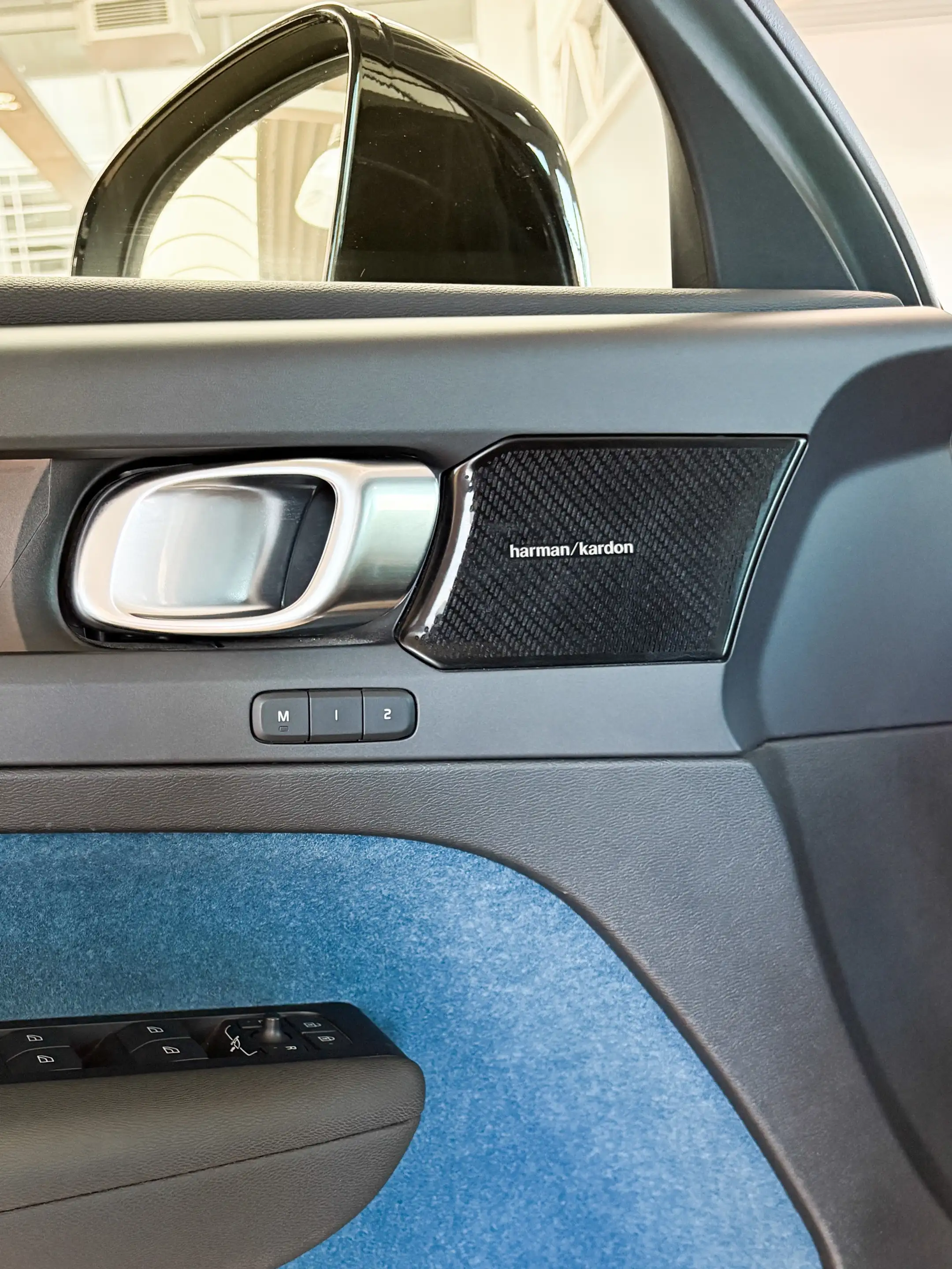 Volvo C40 C40 Recharge Twin Motor Ultimate — photo 12