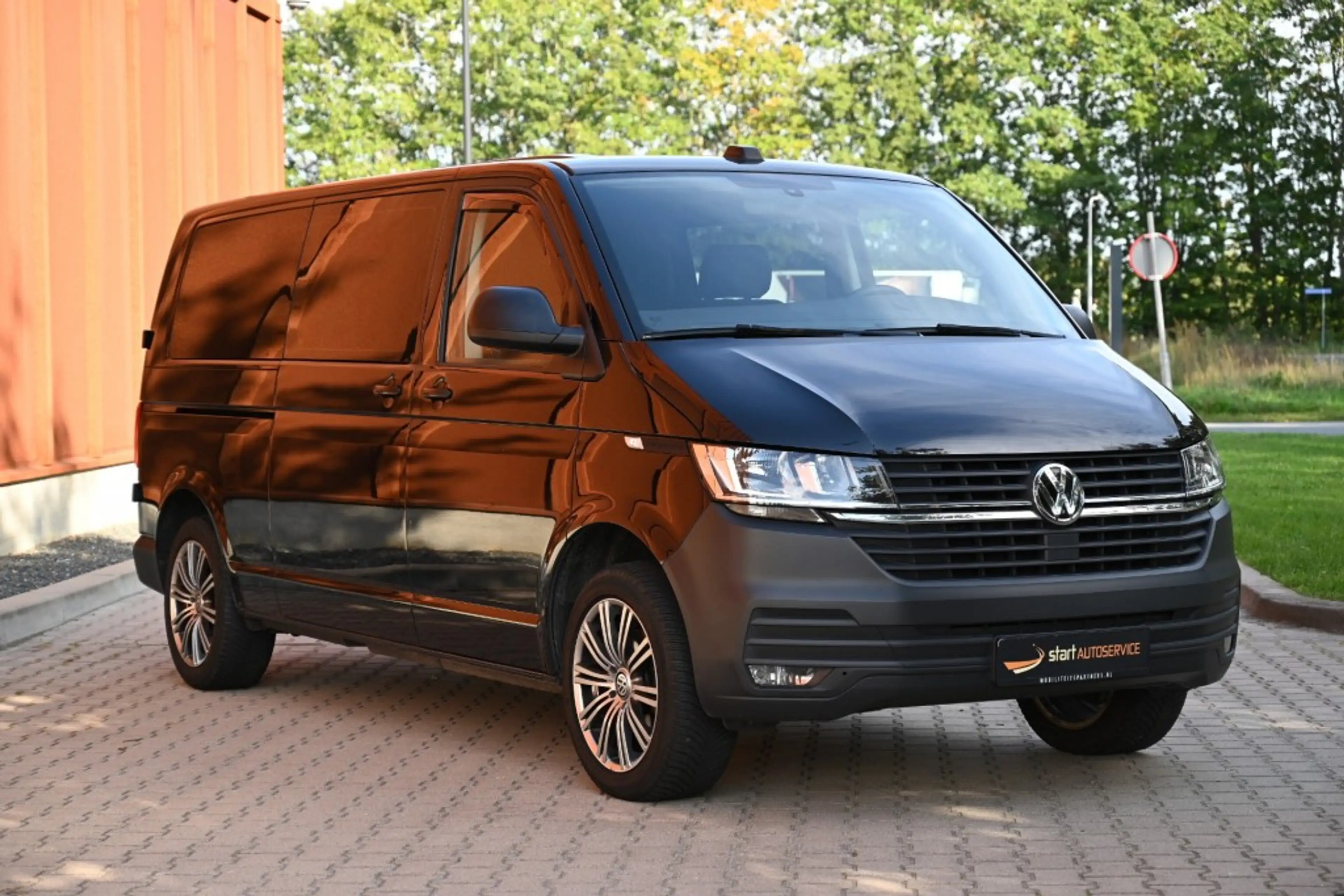 Volkswagen Transporter T6.1 L2H1 DSG Dubbel Cabine 2.0 TDI Leer CarPlay 1 — photo 2