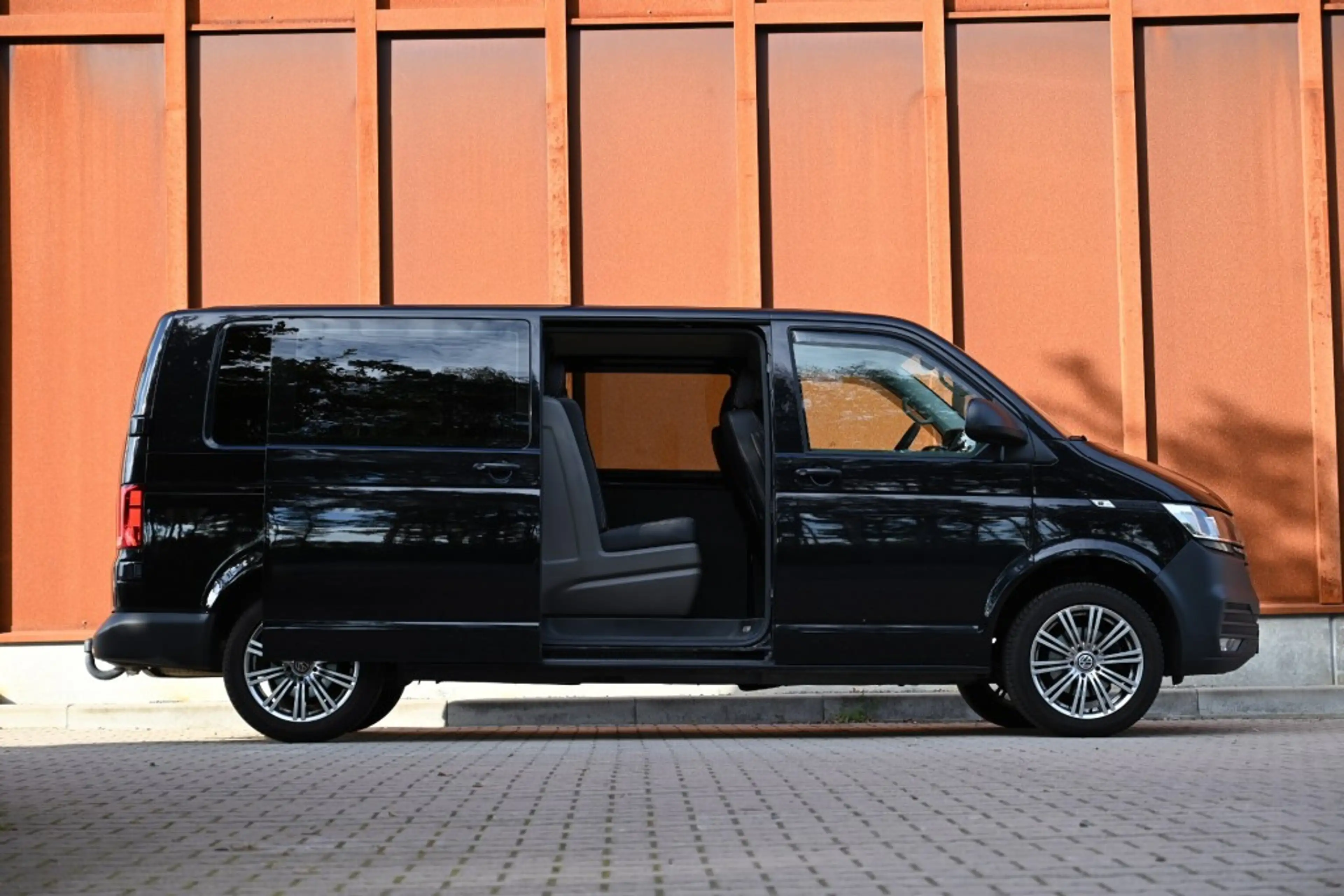 Volkswagen Transporter T6.1 L2H1 DSG Dubbel Cabine 2.0 TDI Leer CarPlay 1 — photo 5