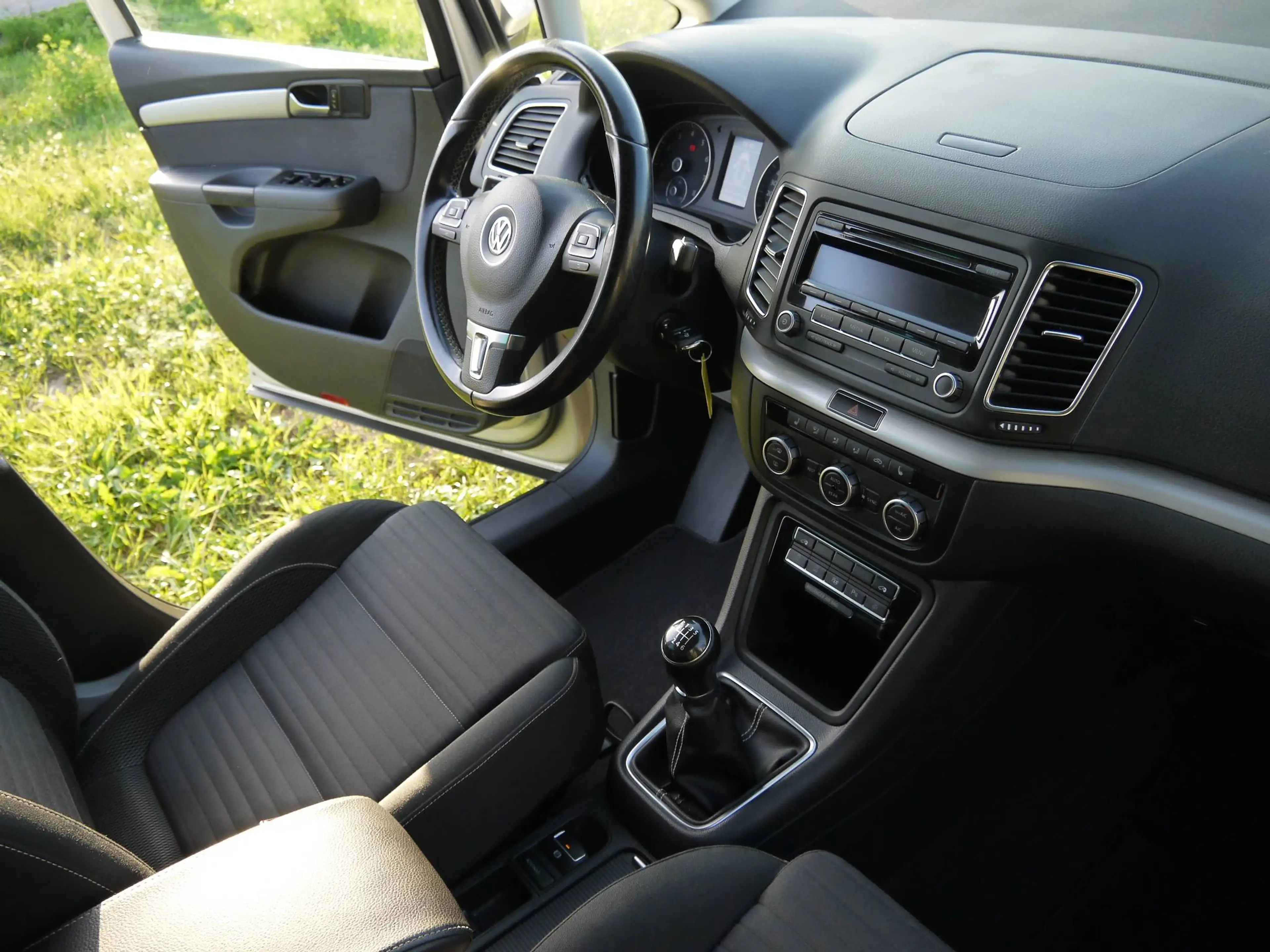 Volkswagen Sharan Cup BMT 1.4 TSI*Scheckheftgepflegt+sauber*7 Sitze*AHK*PDC*Insp.+TÜV neu* — photo 14
