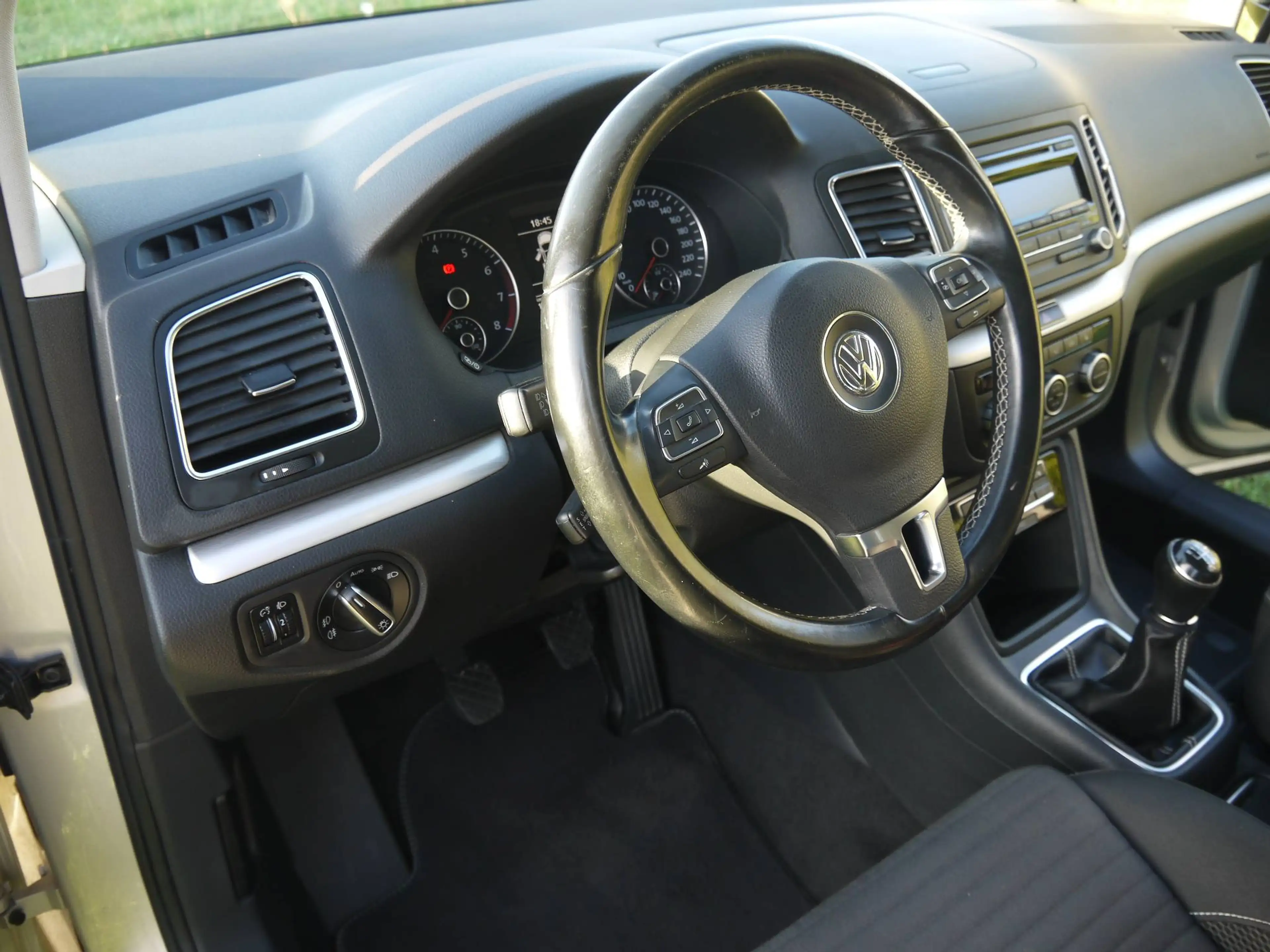 Volkswagen Sharan Cup BMT 1.4 TSI*Scheckheftgepflegt+sauber*7 Sitze*AHK*PDC*Insp.+TÜV neu* — photo 13