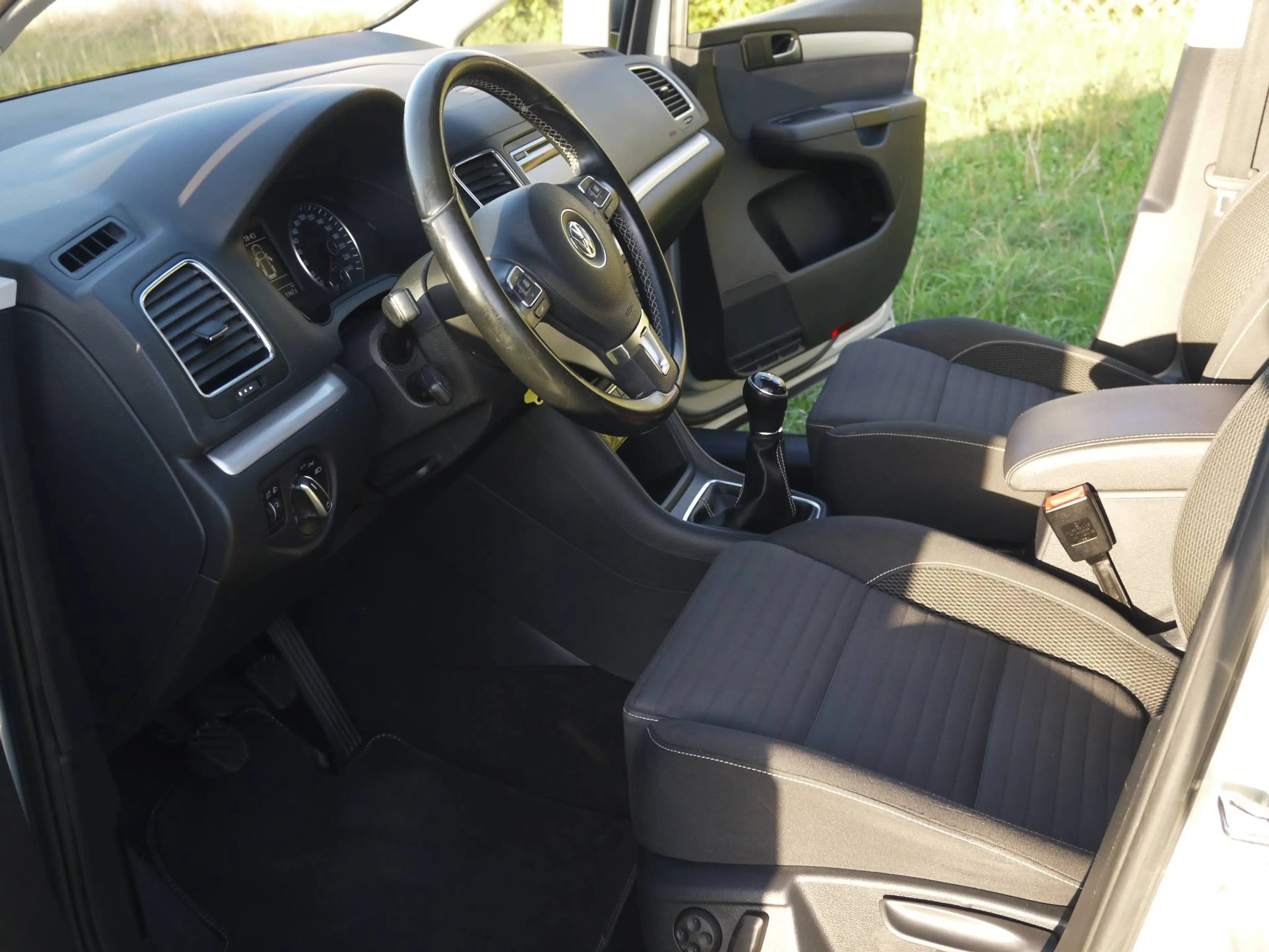 Volkswagen Sharan Cup BMT 1.4 TSI*Scheckheftgepflegt+sauber*7 Sitze*AHK*PDC*Insp.+TÜV neu* — photo 5