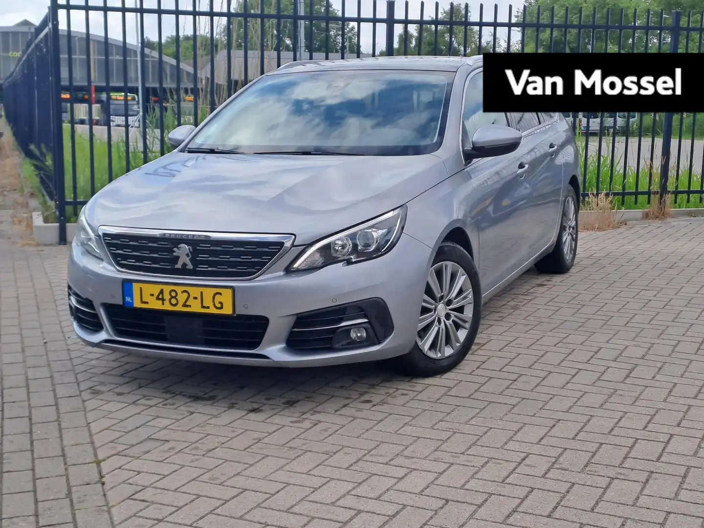 Peugeot 308 SW 1.2 PureTech Allure | Climate control | Navigat Grau - 1