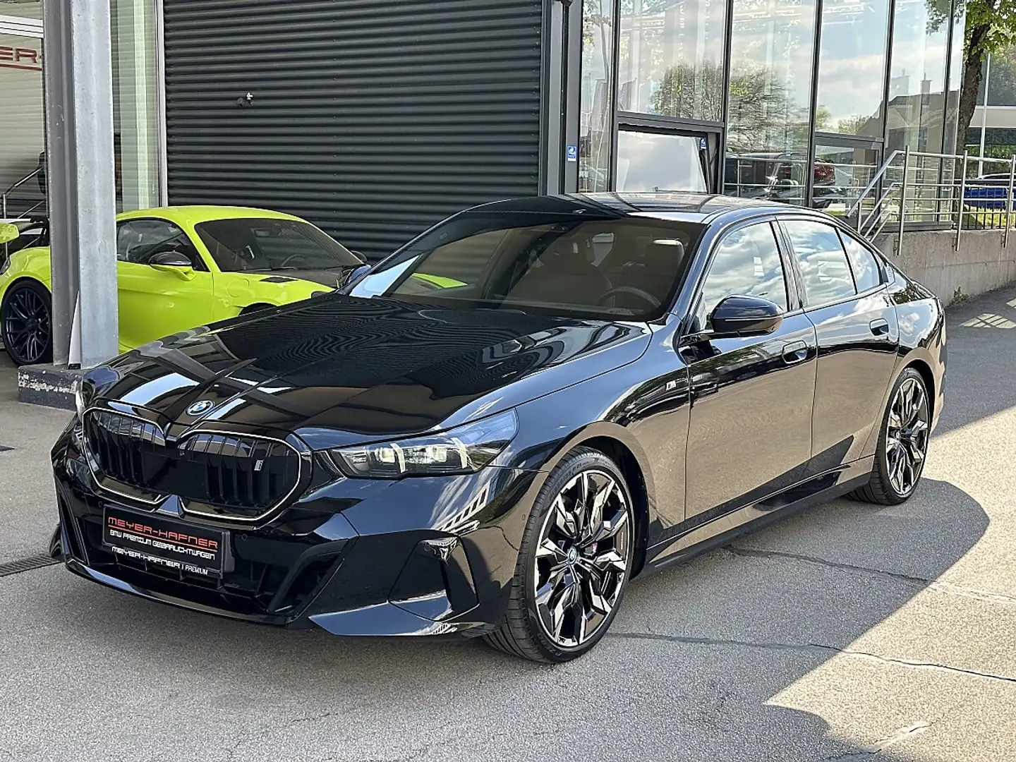 BMW i5 eDrive40 M-Sportpaket PRO / AHK / Iconic Glow /... Schwarz - 1