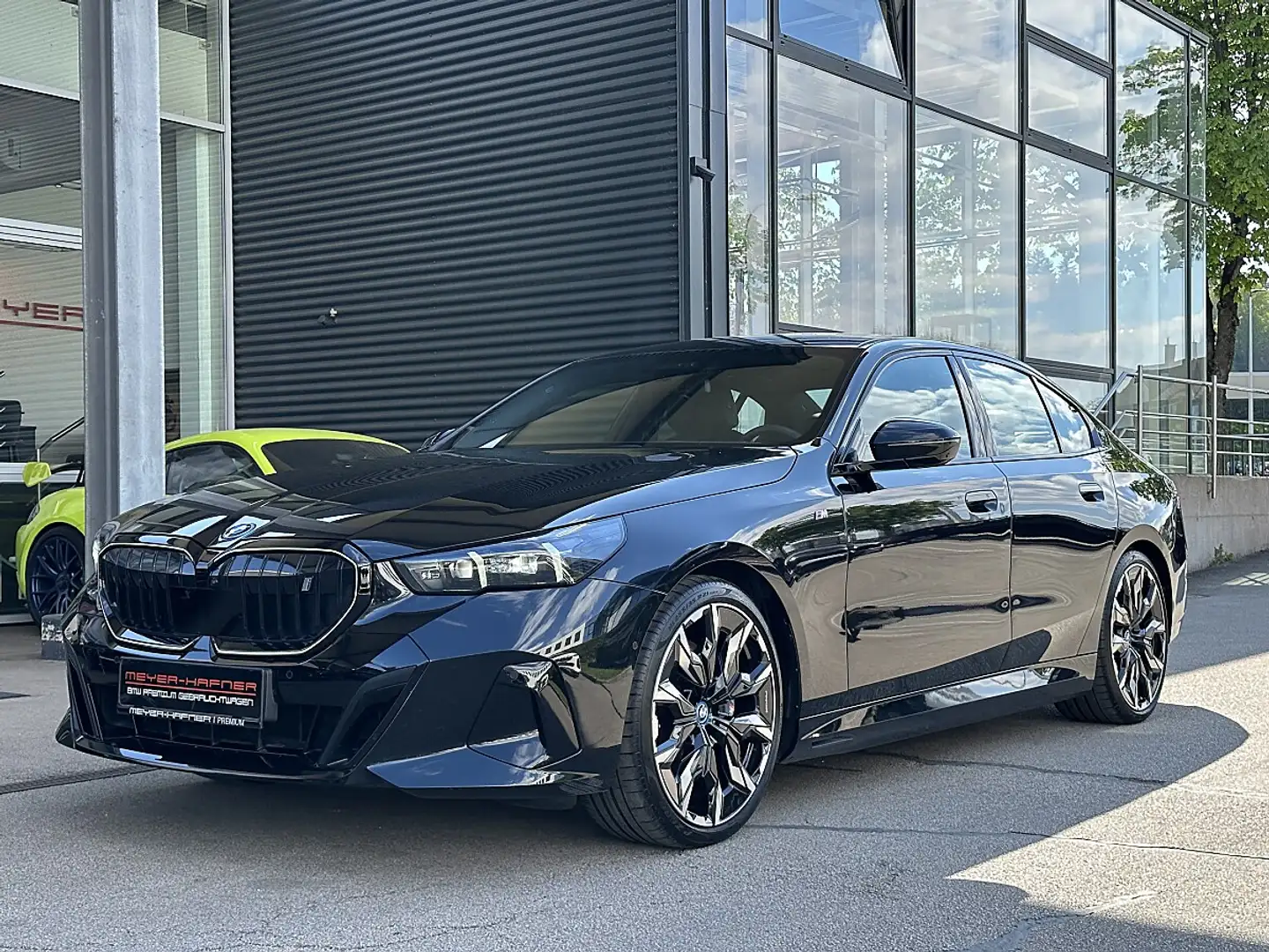 BMW i5 eDrive40 M-Sportpaket PRO / AHK / Iconic Glow /... Schwarz - 2