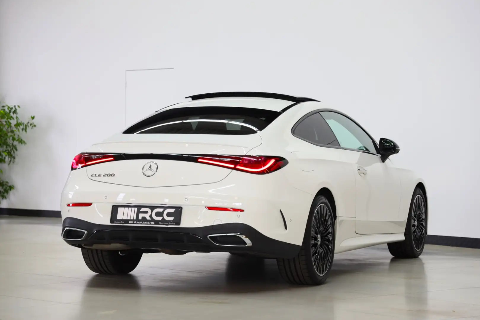 Mercedes-Benz CLE 200 Coupé AMG Night PANO Head-Up Burmester 360°cam Blanc - 2