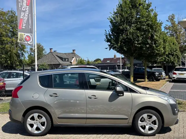 Peugeot 3008 view 4