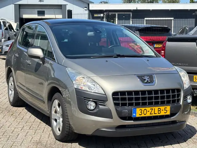 Peugeot 3008 view 3