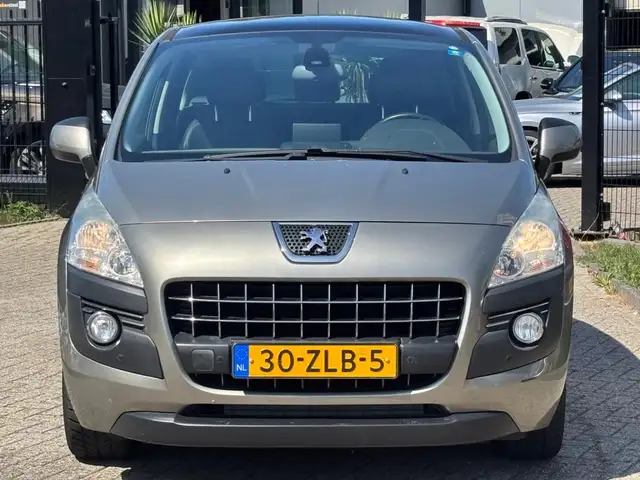 Peugeot 3008 view 2