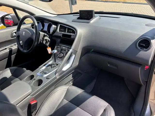 Peugeot 3008 view 9