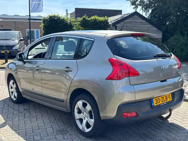 Peugeot 3008 view 6