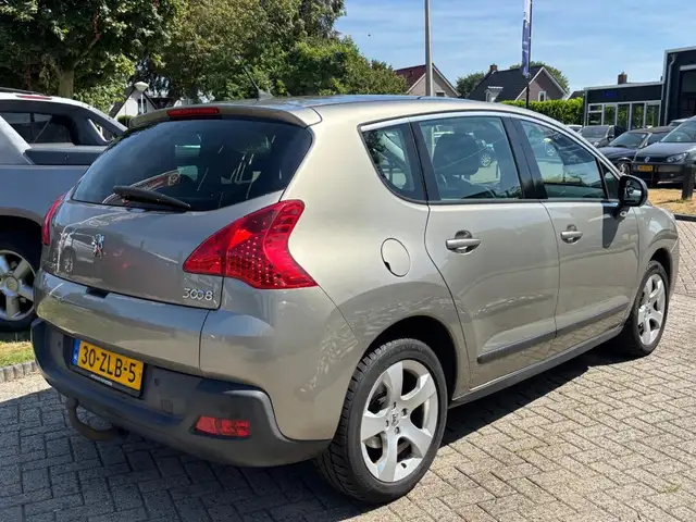 Peugeot 3008 view 5