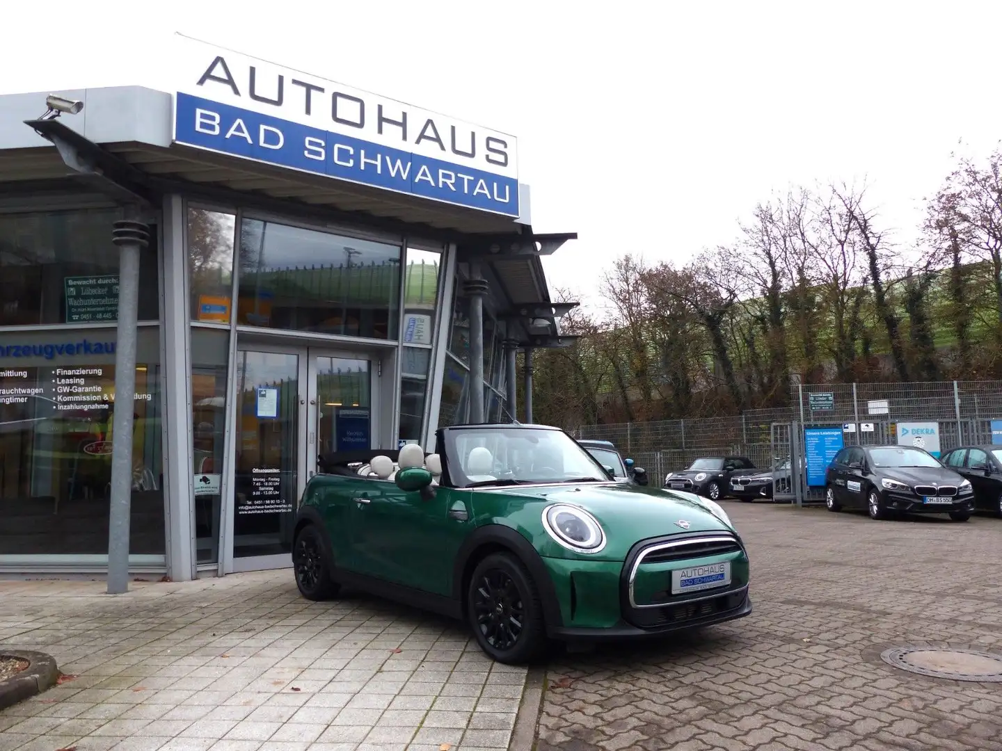MINI One Cabrio Classic Trim, Leder Chester, Navi uvm Grün - 1