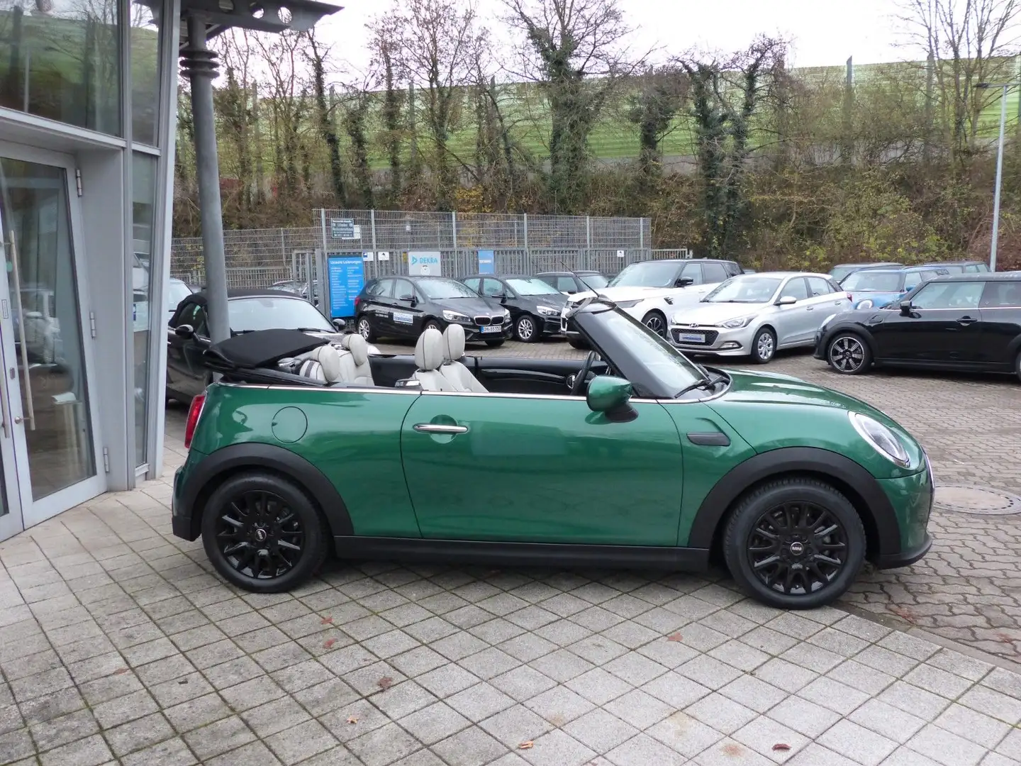 MINI One Cabrio Classic Trim, Leder Chester, Navi uvm Grün - 2