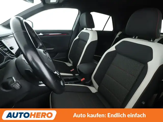 Volkswagen T-Roc view 10