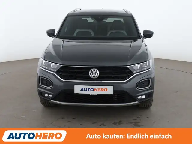 Volkswagen T-Roc view 9