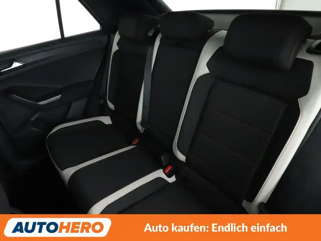 Volkswagen T-Roc view 14