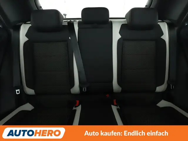 Volkswagen T-Roc view 15