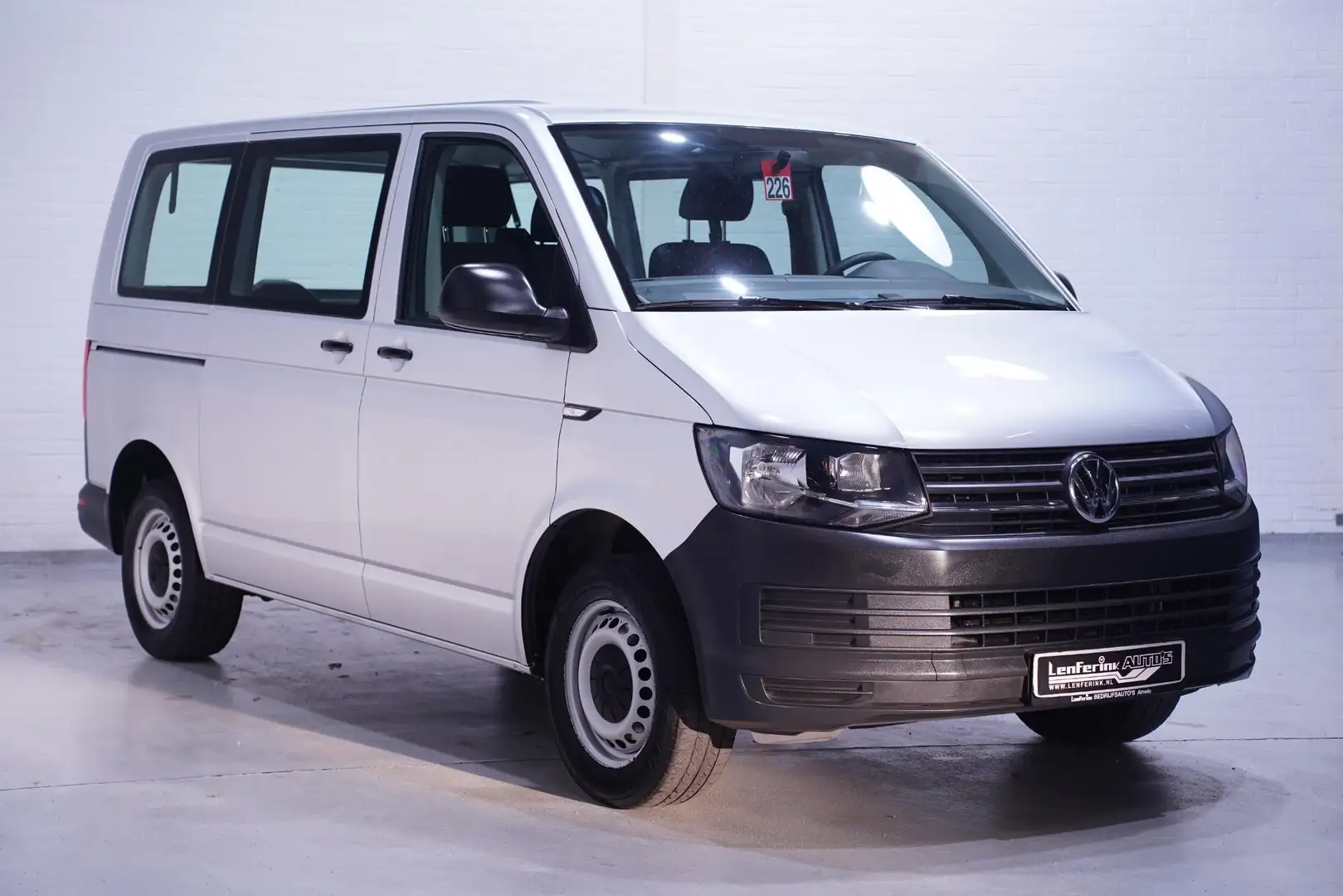 Volkswagen Transporter 2.0 TDI 102 pk L1H1 Windowvan Airco PDC achter, 3- Zilver - 2